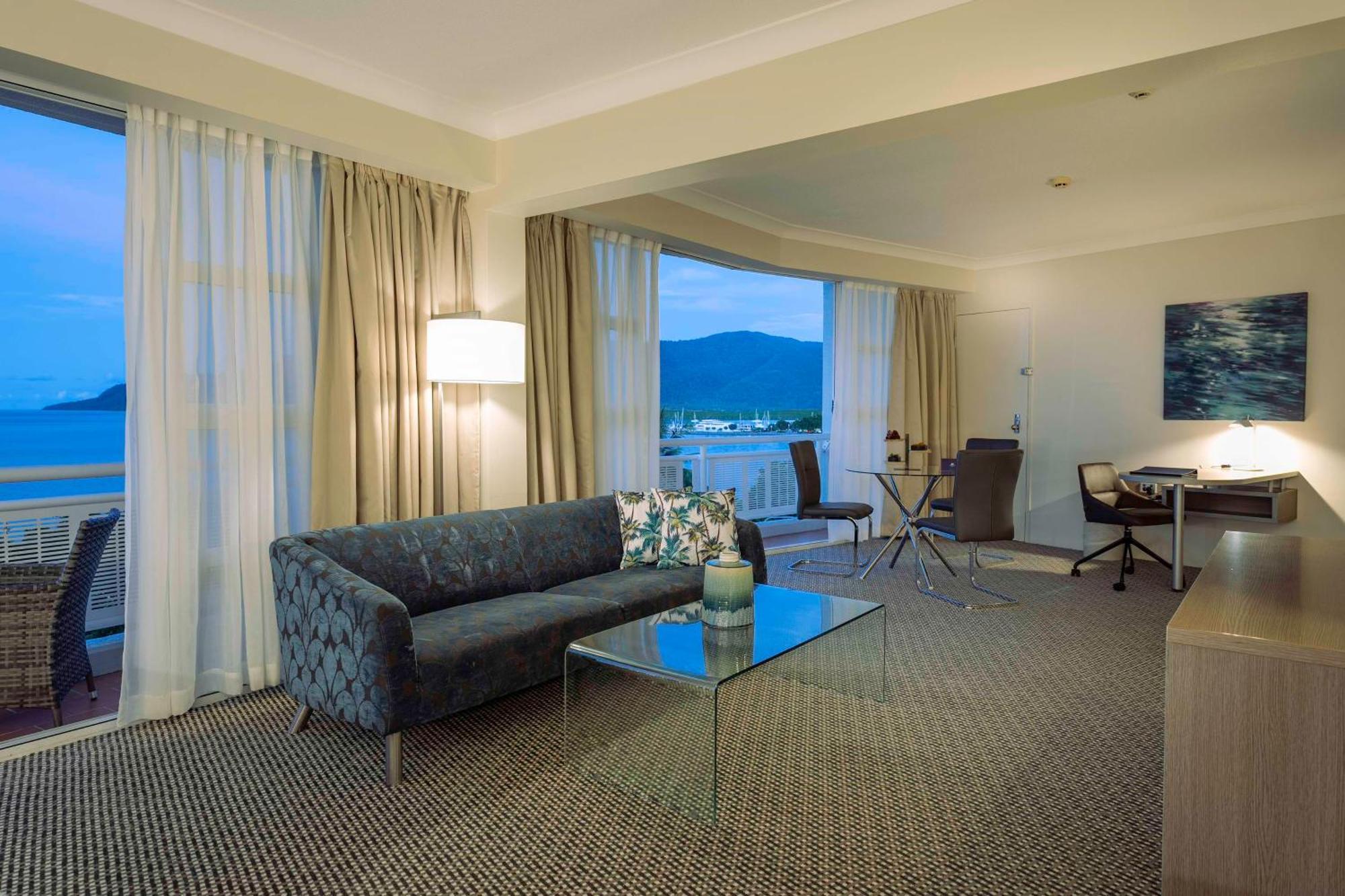 מלון Doubletree By Hilton קאירנס מראה חיצוני תמונה