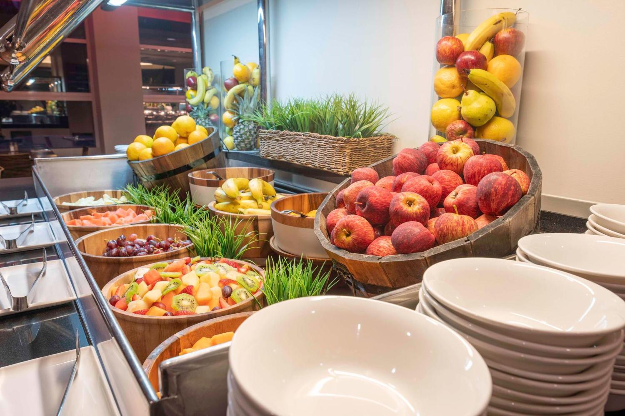מלון Doubletree By Hilton קאירנס מראה חיצוני תמונה